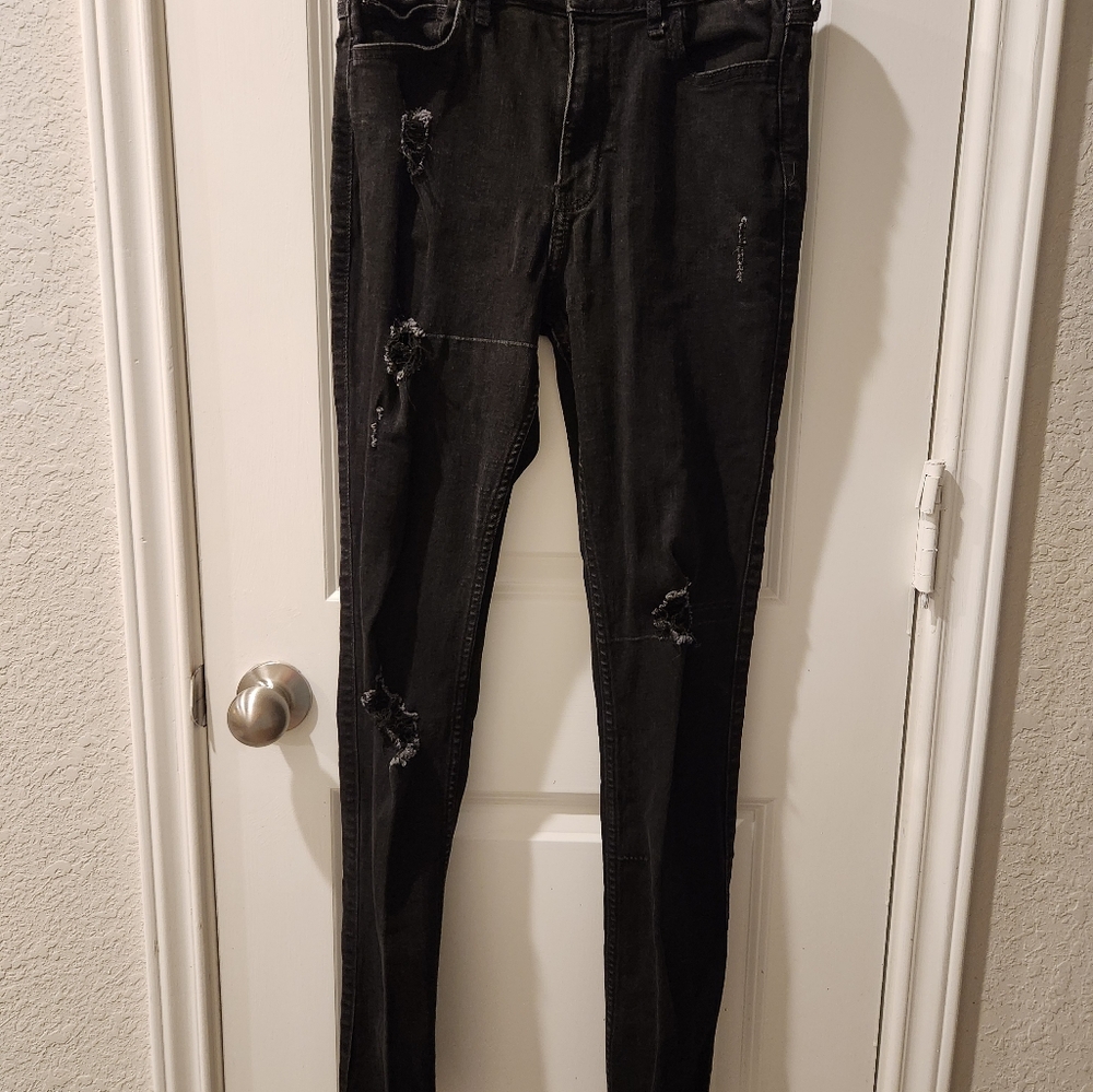 Men's Hollister black high rise super skinny distressed classic stretch jean.